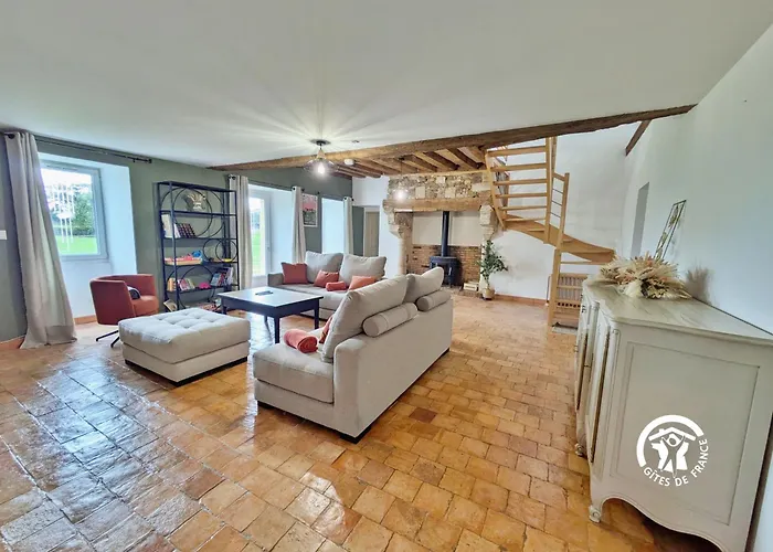 Domaine Du Trefle, 12 Personnes * Bannes (Mayenne)