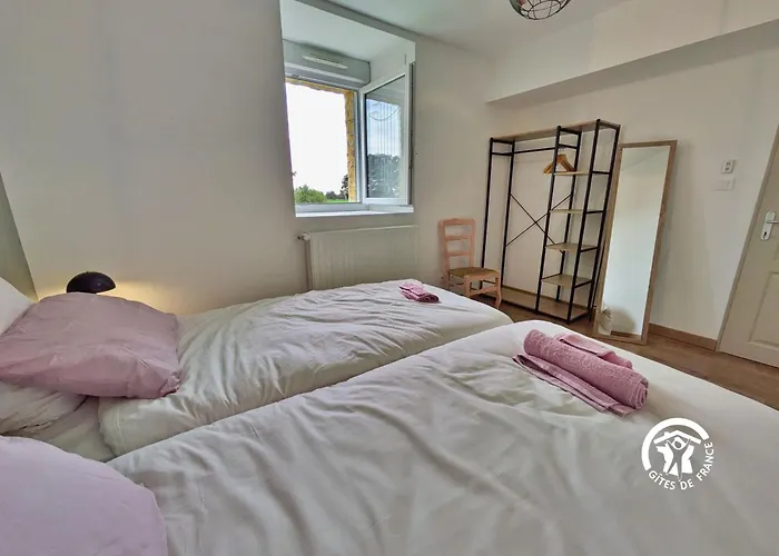 Domaine Du Trefle, 12 Personnes * Bannes (Mayenne)